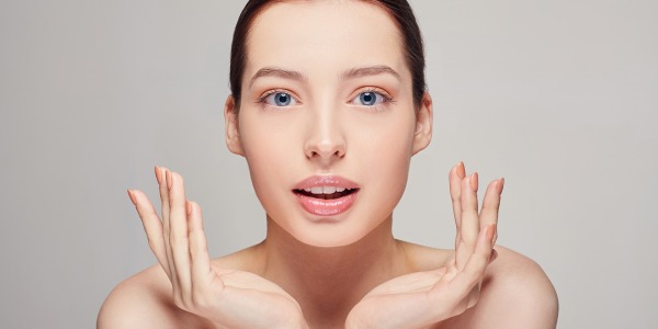"Secretos de Belleza: Cuidado Facial y Productos en la Parafarmacia" 